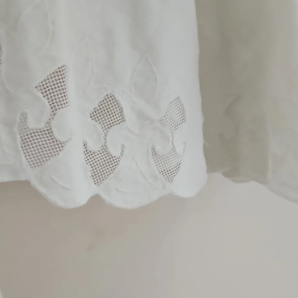 Express Women's Cream Lace Blouse - Picture 3 of 4
